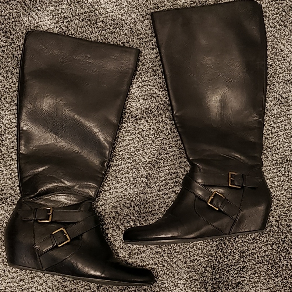 Crown Vintage black wedge boot